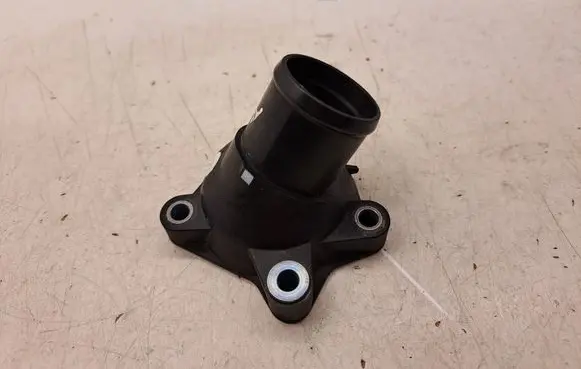 Toyota Avensis T270 Thermostat housing 163210R020