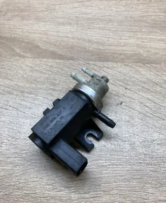 Volkswagen Golf IV Turbo solenoid valve 1J0906627A 72290325