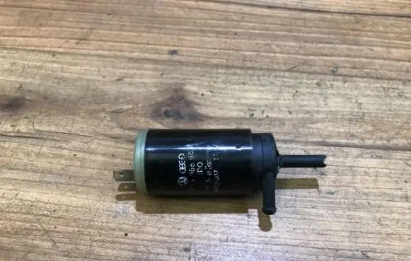 Audi 80 90 S2 B4 Windscreen/windshield washer pump 431955951