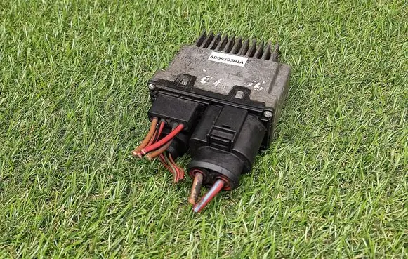 Audi A6 S6 C5 4B Coolant fan relay 8D0959501A