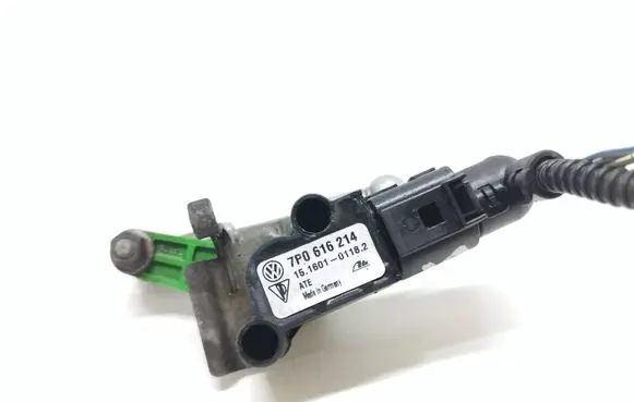Porsche Cayenne (92A) Air suspension front height level sensor 7P0616214 15160101182