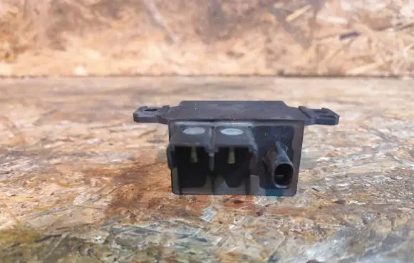 Coolant fan relay