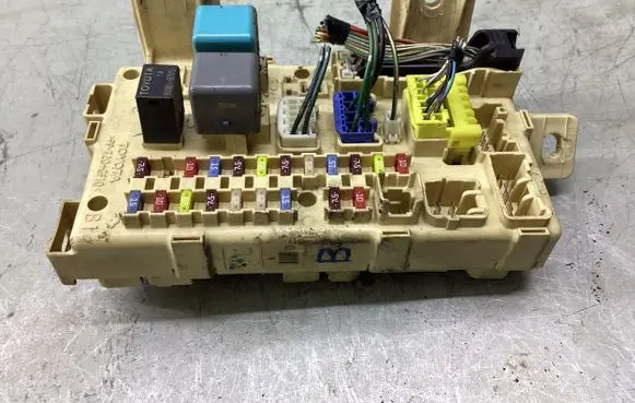 Toyota Avensis T250 Fuse module 82641CA010F 3170509678 05042921092802