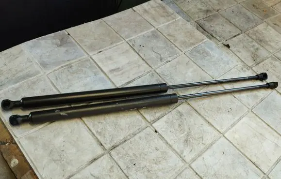 Peugeot 206 Tailgate/trunk strut/damper 9631441380