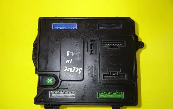 Renault Scenic III - Grand scenic III BSM Control unit 284B13640R S180098201