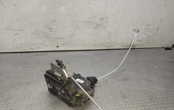Audi A4 S4 B6 8E 8H Front door lock 4B1837015G