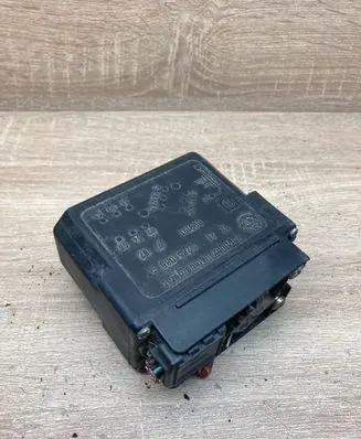 BMW 5 E34 Glow plug pre-heat relay 1285085A 899191