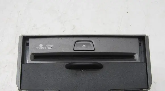 Jeep Cherokee CD/DVD changer P68273966AA