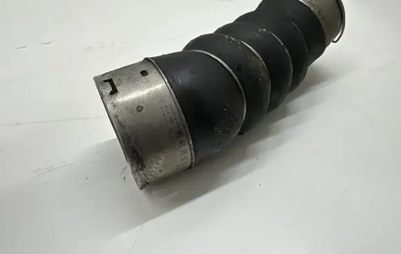 BMW 7 G11 G12 Intercooler hose/pipe 8571024