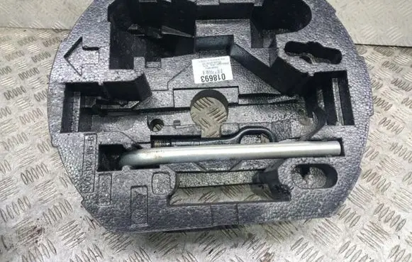 Volkswagen Jetta VI Holder (bracket) 