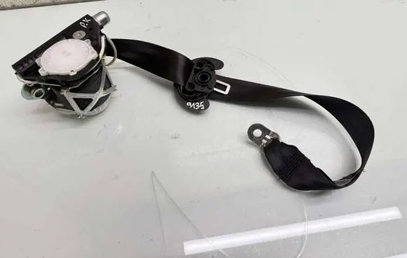 Volkswagen PASSAT B7 Front seatbelt 34032206B 3C1857705P