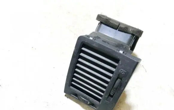 Hyundai Getz Dash center air vent grill