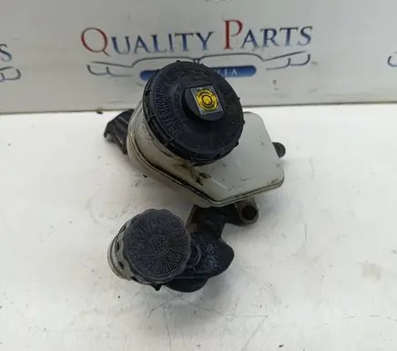 Honda CR-V Brake fluid reservoir 