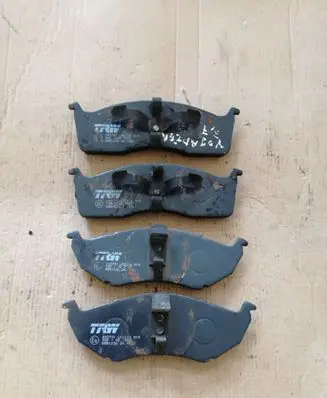 Chrysler Voyager Brake pads (front) GDB1236