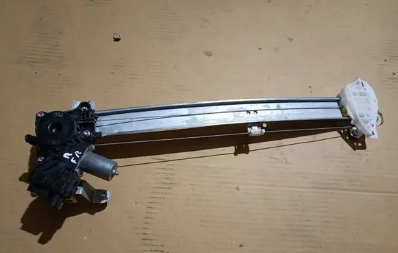 Subaru Ascent Front door window regulator with motor 61041XC00A