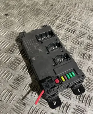 BMW 1 F20 F21 Fuse module 9279822 003000002 00000F4C