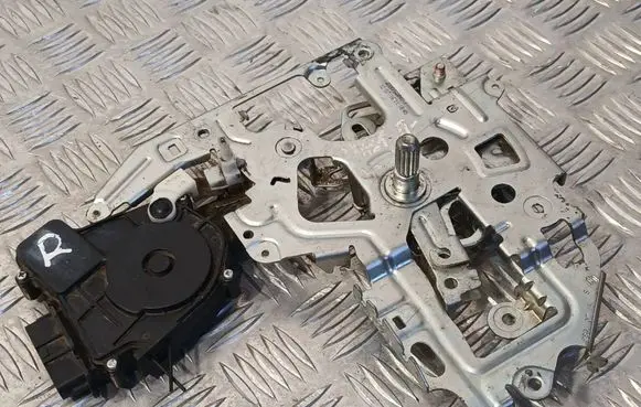 Renault Master III Rear door lock 8200766891