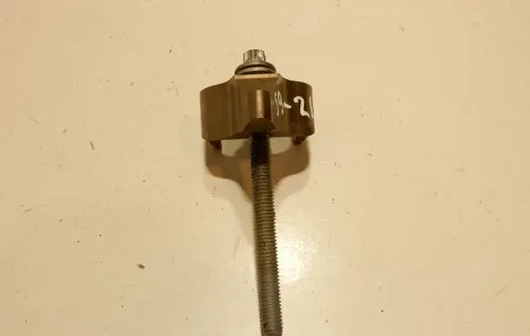 BMW 5 F10 F11 Fuel Injector clamp holder 13537809798 7809798 59219