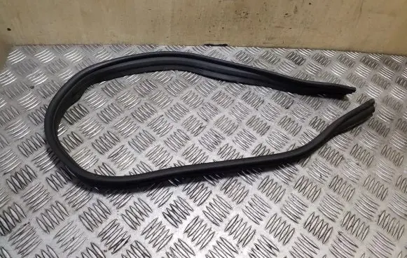 Volvo V40 Engine compartment rubber 