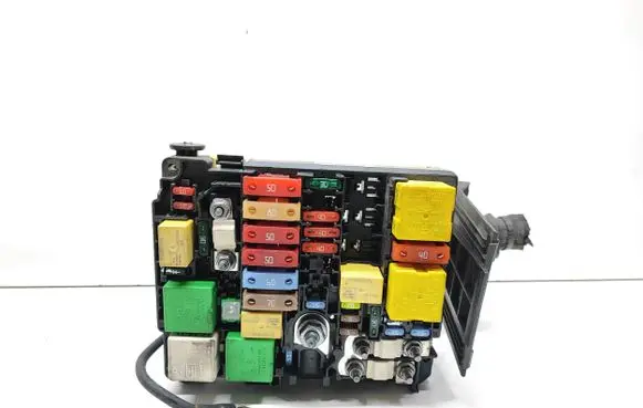 Citroen C4 II Picasso Fuse module 9804848580