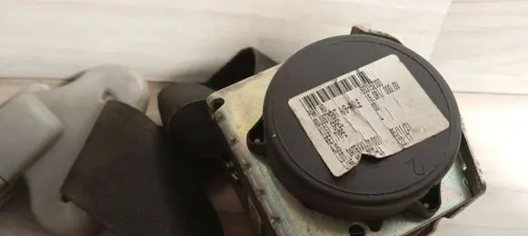 Mazda 3 I Front seatbelt 09005