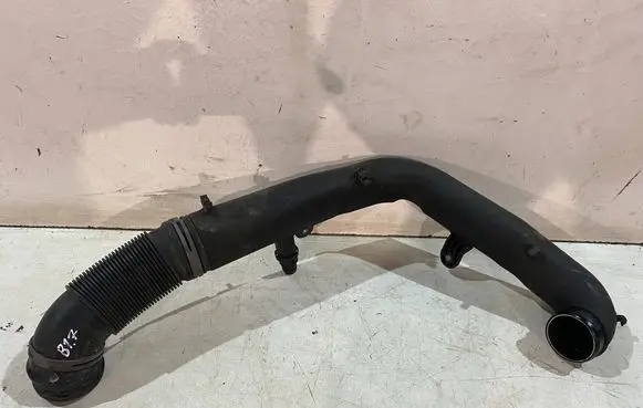 Skoda Octavia Mk2 (1Z) Air intake hose/pipe 1K0129684B 1K0129654AD