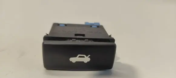 Rover 75 Tailgate/boot open switch button YXL100110XXX 14199