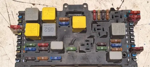 Mercedes-Benz Vito Viano W639 Fuse module A6395450401 518878004 21112006