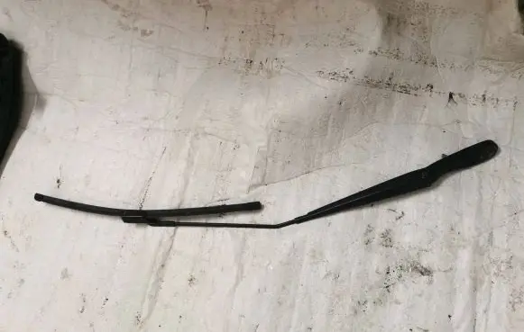 Volvo V50 Front wiper blade arm 30699998