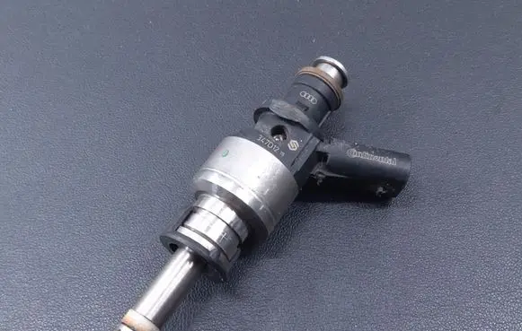 Audi A8 S8 D4 4H Fuel injector 1079036N 104790532