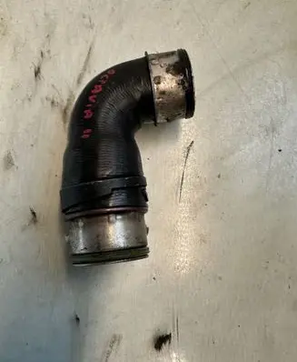 Skoda Octavia Mk2 (1Z) Intercooler hose/pipe 038131111A