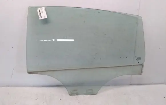Seat Leon (1P) Rear door window glass 