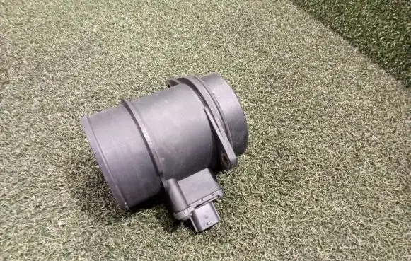 Renault Master III Mass air flow meter 165765213R 226807131R
