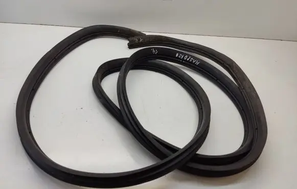 Renault Master II Front door rubber seal 