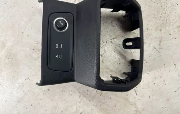 Audi Q3 F3 USB socket connector 575035954