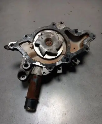 Mercedes-Benz Vito Viano W638 Water pump