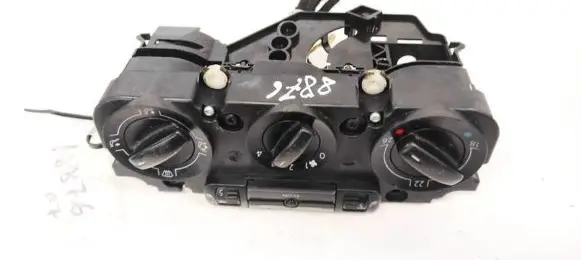Volkswagen PASSAT B6 Climate control unit