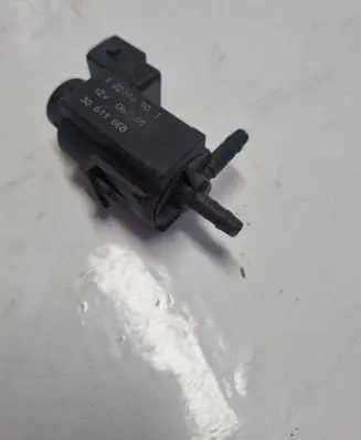 Volvo XC70 Turbo solenoid valve 30611668 72224010 06T048
