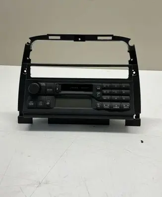 Jaguar XK8 - XKR Radio/CD/DVD/GPS head unit LJD4100AA