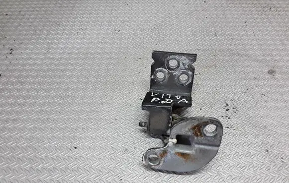 Mercedes-Benz Vito Viano W638 Front door lower hinge 