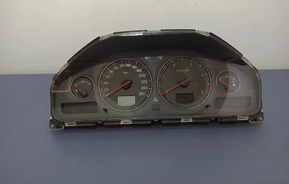 Volvo V70 Speedometer (instrument cluster) 30746102