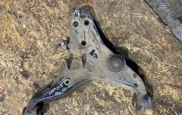 Mitsubishi L200 Front lower control arm/wishbone 