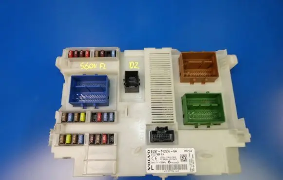 Volvo S60 Fuse module 31327996