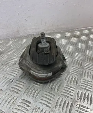 BMW 5 E60 E61 Engine mount bracket 6761090