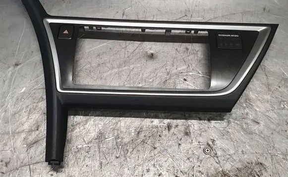 Toyota Auris E180 Radio/GPS head unit trim 5540502430 5540502440