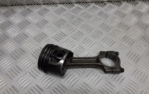 Dacia Logan I Piston with connecting rod