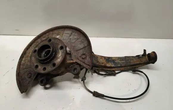 Volkswagen Touareg I Front wheel hub spindle knuckle 7L6407258A
