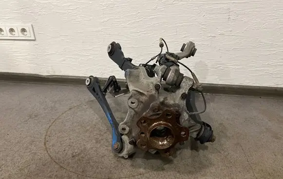 BMW 7 G11 G12 Rear wheel hub spindle/knuckle 6861115 6867537 6861114