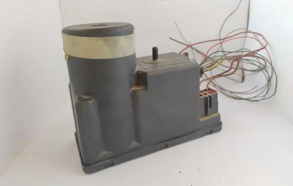 Audi A4 S4 B5 8D Central locking vacuum pump 4A0862257A