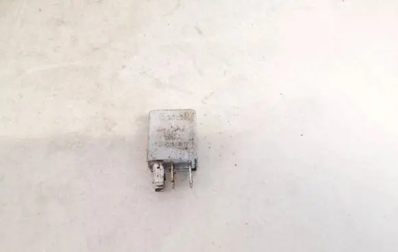 Opel Combo C Other relay 13100504